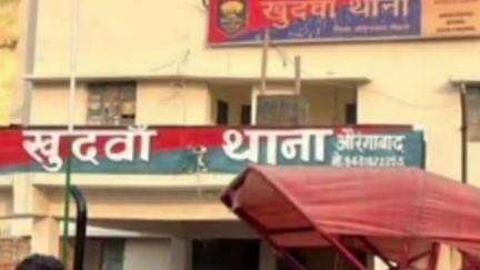 ओबरा: खुदवा थाना पुलिस ने सिंदुआर टोला प्रसादी बीघा से दो बालू कारोबारियों को गिरफ्तार, 100 सीएफटी बालू व ट्रैक्टर किया जब्त