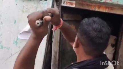 गरखा: गड़खा थाना क्षेत्र में अपहरण मामले के वांछित अभियुक्त चांदी राय के घर कुर्की, पुलिस ने चलाया विराट कुर्की अभियान