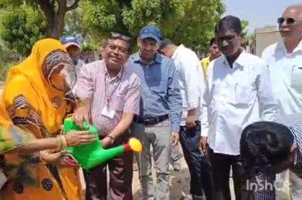 रानी: रानी नगरपालिका ने सीएचसी व आयुर्वेदिक अस्पताल को दिए कूलर, पक्षियों के लिए लगाए परिंडे