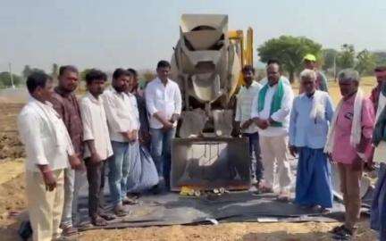 గాంధారి: సీతాయపల్లి గ్రామంలో సిసి రోడ్డు నిర్మాణ పనులు ప్రారంభం