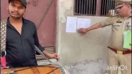 खैर: खैर में BNS व 7 CL एक्ट में फरार तीन आरोपियों के घर पुलिस ने ढोल-नगाड़े के साथ किया नोटिस चस्पा