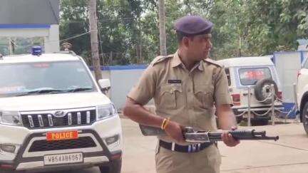 কেতুগ্রাম ১: কেতুগ্রাম থানায় পুলিশ কর্মীদের অপ্রাণঘাতী অস্ত্র চালনার প্রশিক্ষণ দেওয়া হল, উদ্দেশ্য আপৎকালীন পরিস্থিতি সামাল দেওয়া