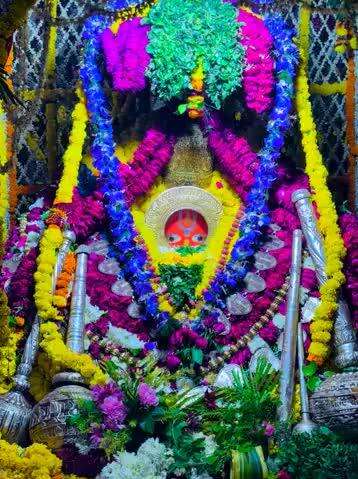 🌺🌻🌻
*#श्री_हनुमान_जी_महाराज जी की प्रातः कालीन शुभ मंगला श्रृंगार आरती दर्शन*🌺 _*#श्री_हनुमानगढ़ी_अयोध्याधामजी।।*_ 🌺🌻 दिनांक~ 20-05-25 मंगलवार 🌻🌺 श्री हनुमान जी महाराज आपके सकल मनोरथ सिद्ध करें।।🌺🌻
     🌺जय बजरंगबली।🌺
