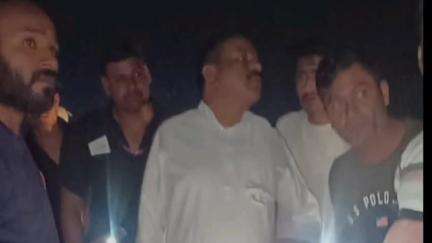हरदा: सड़क दुर्घटना में घायल युवक को हरदा विधायक आर के दोगने ने अपनी गाड़ी से अस्पताल पहुँचाया
