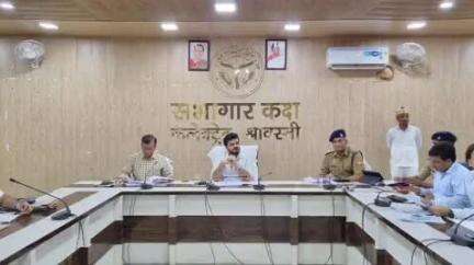 भिनगा: कलेक्ट्रेट भिनगा में CM डैशबोर्ड पर राजस्व कार्यों की समीक्षा बैठक में अधिकारी गायब, रुका वेतन