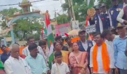 ಲಕ್ಷ್ಮೇಶ್ವರ: ಪಟ್ಟಣದಲ್ಲಿ ಬಿಜೆಪಿಯಿಂದ ತಿರಂಗಾ ಯಾತ್ರೆ, ಶಾಸಕ ಡಾ. ಚಂದ್ರು ಕೆ. ಲಮಾಣಿ ಭಾಗಿ