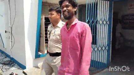 জামালপুর: অবৈধভাবে ট্রাক্টারে করে বালি পাচার করার সময় বৈধ চলান না থাকায় গ্রেপ্তার হলো এক ট্রাক্টর চালক জামালপুরে