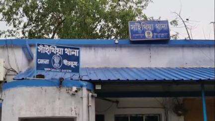 সাঁইথিয়া: ডাকাতির ছক বানচাল; 45 ফুকো এলাকা থেকে আগ্নেয়াস্ত্র সহ গ্রেপ্তার 3, পেশ আদালতে