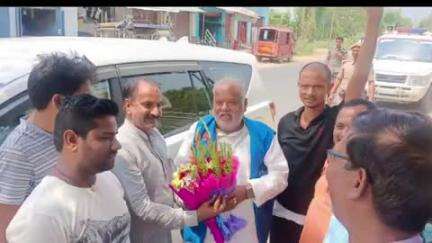 अस्थावां: अस्थावां के बलवापर गांव में एनडीए कार्यकर्ताओं ने मंत्री श्रवण कुमार का किया स्वागत