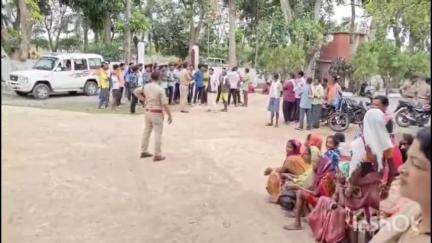 लोहंडीगुडा: चित्रकोट जलप्रपात के पास नाके को सील करने पर ग्रामीणों और SDM के बीच हुई जोरदार बहस, वीडियो आया सामने
