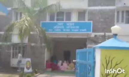 जवाली: पिछले एक सप्ताह से पानी की आपूर्ति न होने से परेशान हरसर के लोगों ने जवाली स्थित कार्यालय पहुंचकर किया रोष प्रकट
