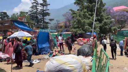 कुल्लू: ढालपुर मैदान से हटाने के बाद भी व्यापारी डटे हैं, आज मंगलवार को भी नहीं हुआ मेला मैदान खाली