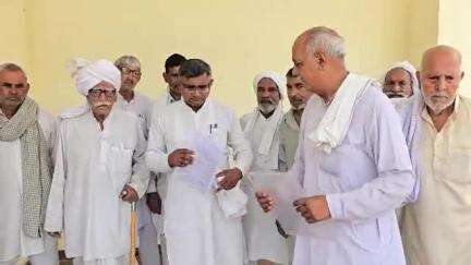 झज्जर: झज्जर जिले के गाँव बहराणा में पानी की समस्या को लेकर ग्रामीण जिला उपायुक्त कार्यलय पहुचे।#जनसमस्या