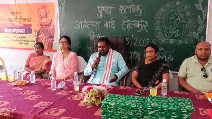 हैदरगढ़: हैदरगढ़ के राजकीय कन्या विद्यालय में रानी अहिल्याबाई होल्कर की जयंती पर कार्यक्रमों का आयोजन, विधायक हुए शामिल