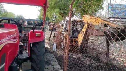 झालरापाटन: नगरपालिका झालरापाटन द्वारा मोक्षदायिनी चंद्रभागा नदी की सफाई का कार्य युद्ध स्तर पर जारी, लोगों ने जताई खुशी