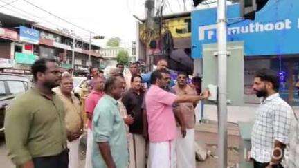 അമ്പലപ്പുഴ: കളർകോട് കൈതവന ജങ്ഷനിൽ സിഗ്നൽ ലൈറ്റ് സ്ഥാപിച്ചു, എച്ച്. സലാം എം.എൽ.എ ഉദ്ഘാടനം ചെയ്തു