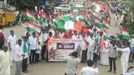 ಹಾನಗಲ್: ಅಡೂರ್ ಗ್ರಾಮದಲ್ಲಿ ನಡೆದ ತಿರಂಗ ಯಾತ್ರೆ:ಮೂ. ಜ. ಗೂ ಶ್ರೀಗಳು ಭಾಗಿ