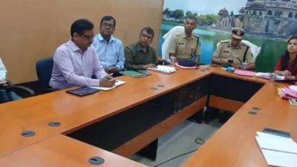 सासाराम: बाढ़ एवं सुखार की समीक्षा के लिए मुख्यमंत्री नीतीश कुमार की वीडियो कॉन्फ्रेंसिंग बैठक
