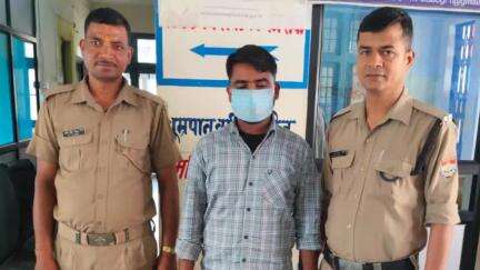 कपकोट: कपकोट पुलिस ने महिला के साथ छेड़खानी और ब्लैकमेलिंग के आरोप में खोलिमागांव निवासी युवक को किया गिरफ्तार