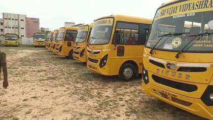 திருவண்ணாமலை: RTO அலுவலகத்தில் பள்ளி வாகனங்களின் தன்மை குறித்து மாவட்ட ஆட்சியர் ஆய்வு