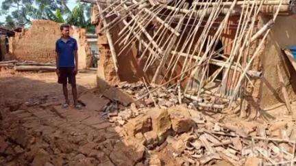 कामडारा: गांव लतरा व मुरूमकेला में जंगली हाथी ने चार मकानों को किया क्षतिग्रस्त, वनपाल को दी जानकारी