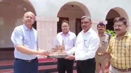 प्रदेश के परिवहन आयुक्त ने अयोध्या में राम पथ पर स्थित उदया चौराहा के पास ड्राइवर ट्रेनिंग केंद्र का किया निरीक्षण