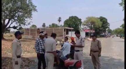 लखनादौन: लखनादौन में पुलिस की चालानी कार्रवाई से डरकर भागे दो बाइक सवार गिरकर हुए घायल, अस्पताल में कराया गया भर्ती