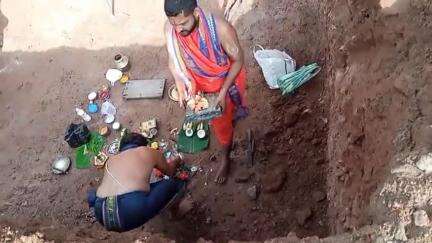 ಮಡಿಕೇರಿ: ನಾಪೋಕ್ಲು ಸಮೀಪದ ಕಕ್ಕುಂದ ಕಾಡು ಶ್ರೀ ವೆಂಕಟೇಶ್ವರ ದೇವಸ್ಥಾನದ ಜೀರ್ಣೋದ್ಧಾರದ ಅಂಗವಾಗಿ, ಶಿಲಾನ್ಯಾಸ ನಡೆಯಿತು