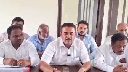 ಮಾಗಡಿ: ಮಾಜಿ ಶಾಸಕರು ನಮ್ಮ ನಾಯಕರ ವಿರುದ್ಧ ಹಗುರವಾಗಿ ಮಾತನಾಡಬಾರದು: ಪಟ್ಟಣದಲ್ಲಿ ಬ್ಲಾಕ್ ಕಾಂಗ್ರೆಸ್ ಅಧ್ಯಕ್ಷ ಸುರೇಶ್