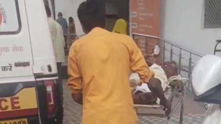 रुदौली: सिधारी पुरवा मोड़ के पास अनियंत्रित ऑटो रिक्शा पलटने से महिला समेत 2 लोग गंभीर रूप से घायल