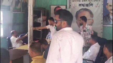 বালিজানা: জিলা কংগ্ৰেছ কাৰ্যালয়ত পঞ্চায়ত নিৰ্বাচনৰ বাবে দলৰ নামত সংগ্ৰহ কৰা টকাৰ হিচাপ বিচাৰি উত্তপ্ত পৰিস্থিতিৰ সৃষ্টি হয়