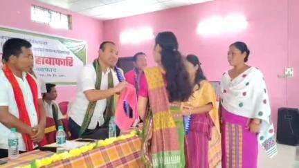 বাক্সা: শালবাৰীত এবছুৰ উদ্যোগত সম্বৰ্দ্ধনা অনুষ্ঠান, উপস্থিত শালবাৰী জিলা ইউপিপিএলৰ অধ্যক্ষ বিনোদ মুছাহাৰী
