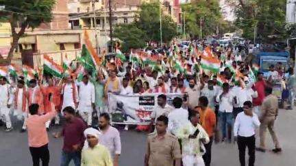 घोसी: पहलगाम आतंकी हमले के विरोध में घोसी में निकाली गई तिरंगा यात्रा, भारतीय सेना के शौर्य को किया गया सलाम