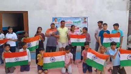 दतिया नगर: राजघाट कॉलोनी शारदा स्कूल में खिलाड़ियों और खेल प्रशिक्षकों ने भारतीय सैनिकों को किया सलाम