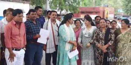 सोहागपुर: सचिव संघ ने अपनी मांगों को लेकर कलेक्ट्रेट में कलेक्टर को दिया ज्ञापन