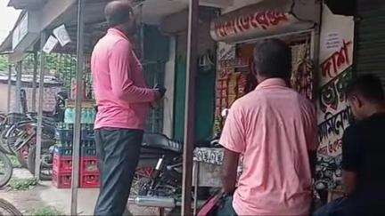 দেগঙ্গা: খড়ুয়া চাঁদপুরে পুকুর থেকে জোর করে মাছ ধরার প্রতিবাদ করায় গালাগালি ও মারধরের হুমকি দেওয়ার অভিযোগ,  থানায় অভিযোগ দায়ের
