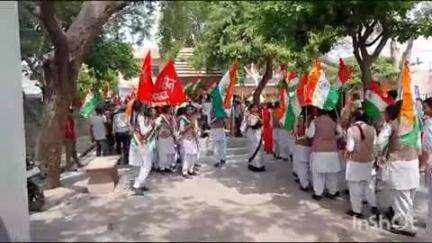 सादाबाद: सादाबाद में शहीदों के सम्मान में निकाली गई तिरंगा यात्रा, शहीदों को दी गई श्रद्धांजलि
