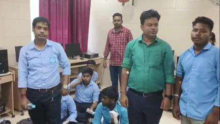 হলদিয়া: হলদিয়া সরকারি আইটিআই কলেজে অতি গরমে রক্তের সংকট মেটাতে স্বেচ্ছায় রক্তদান শিবি