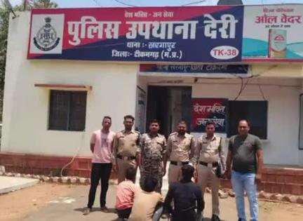 खरगापुर: देरी चौकी पुलिस ने भैंस चोरी करने वाले तीन आरोपियों को किया गिरफ्तार, पिकअप वाहन ज़ब्त