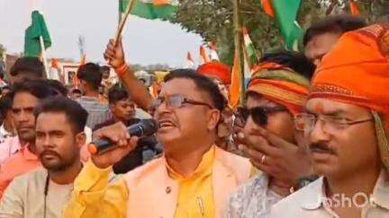शेरघाटी: प्रखंड क्षेत्र में तिरंगा यात्रा में दिखा देशभक्ति का जज़्बा, 'हिंदुस्तान जिंदाबाद' के नारों से गूंजा आमस प्रखंड