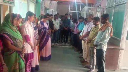 पुपरी: सीतामढ़ी सदर अस्पताल के GNM आशीष शर्मा के निधन पर नानपुर स्वास्थ्य केन्द्र में शोकसभा