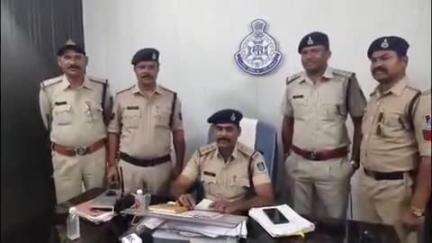 छिंदवाड़ा नगर: कोतवाली पुलिस ने दिल्ली से मर्चेंट नेवी के रिटायर्ड व्यक्ति से ₹2.61 करोड़ ठगने वाले 2 आरोपियों को किया गिरफ्तार