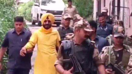 कांगड़ा: ऑल इंडिया एंटी टेररिस्ट फ्रंट के चेयरमैन MS बिट्टा ने माता ब्रजेश्वरी मंदिर कांगड़ा में माथा टेका और की पूजा-अर्चना