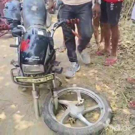 ऊंचाहार: कोटिया चित्रा गांव के पास गंगा एक्सप्रेस वे के निर्माण में डम्पर ने बाइक सवार को मारी टक्कर, ग्रामीणों का प्रदर्शन
