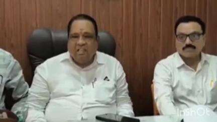 कोपरगाव: शहरातील सेना संपर्क कार्यालयात शिवसेना ठाकरे गटाच्या नूतन पदाधिकाऱ्यांचा खा.वाकचौरे यांच्या हस्ते सन्मान