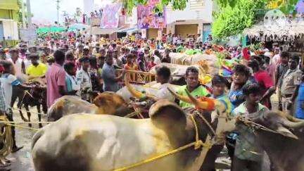 நாட்றாம்பள்ளி: குருபவானிகுண்டா பகுதியில் எருதுவிடும் திருவிழாவை காண சென்ற நபரின் இருசக்கர வாகனத்தை கொள்ளை அடித்து சென்ற மர்மநபர் சிசிடிவி காட்சி வெளியாகி பரபரப்பு