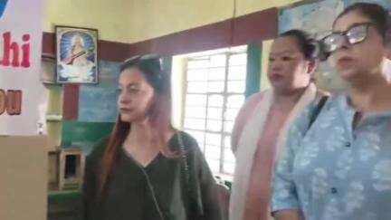पांवटा साहिब: पावंटा साहिब के बहराल स्कूल में रोटरी सखी ने वितरित किए बिजली उपकरण, गर्मी में पढ़ रहे थे स्कूली बच्चे