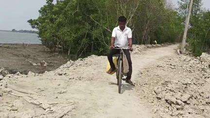 গোসাবা: দক্ষিণ পাড়ায় নেই পানীয় জলের নলকূপ, জলের সমস্যায় এলাকাবাসীরা,পাইপ লাইন করে জল সরবরাহ করে সমাধান হবে প্রধান 
#jansamasya