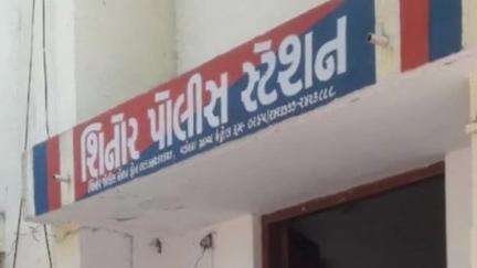 શિનોર: સિનોર પોલીસે માંડવા ગામે કેળના ખેતરમાંથી બિનવારસી બોલેરો ગાડીમાંથી વિદેશી દારૂ ઝડપી પાડ્યો