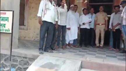 पाथ्री: पीकविम्याच्या मागणीसाठी भाकप-किसान सभाचे पाथरी कृषी अधिकारी कार्यालयास टाळा ठोको आंदोलन #Jansamasya